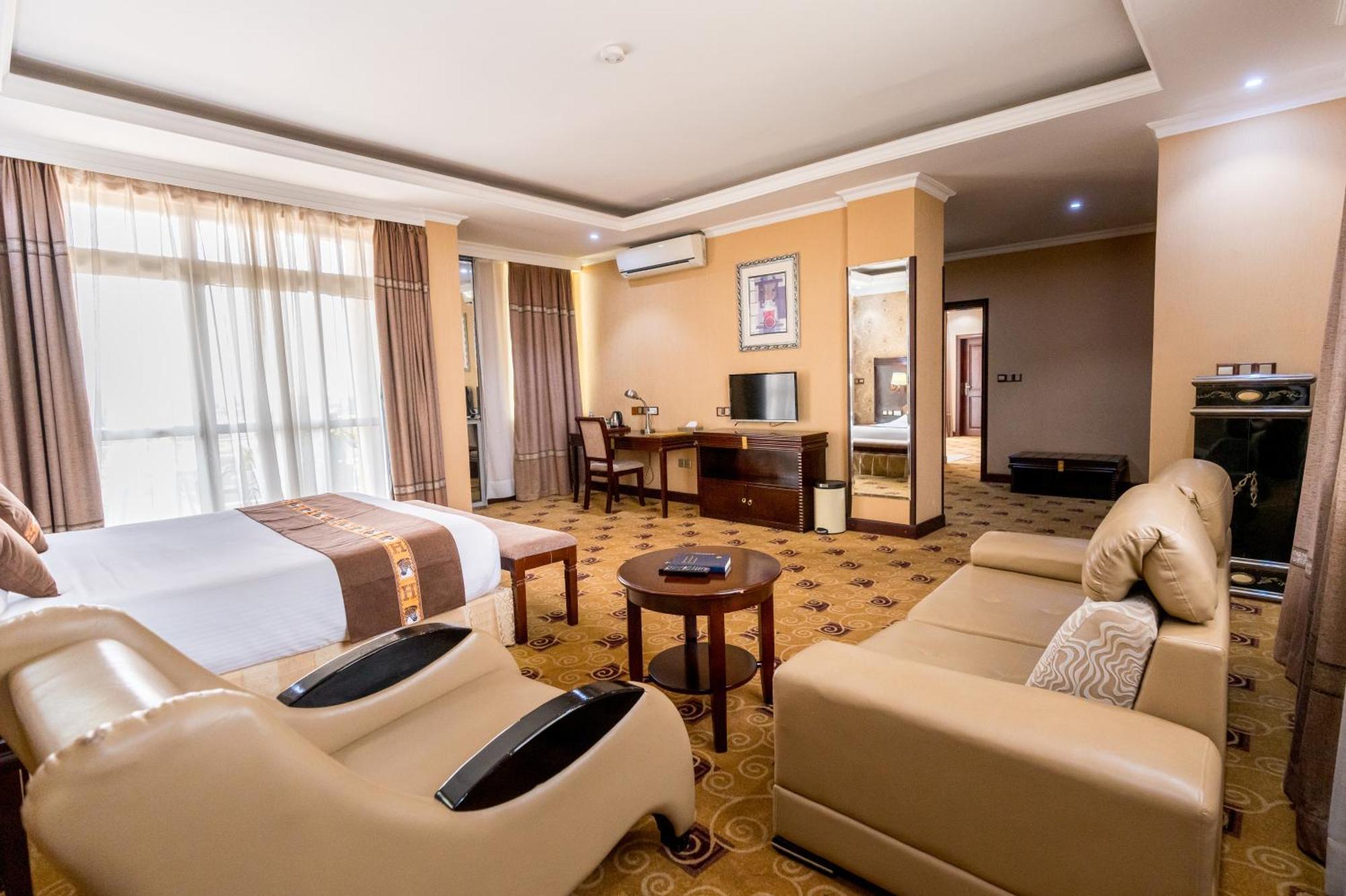 Lemigo Hotel Kigali Buitenkant foto