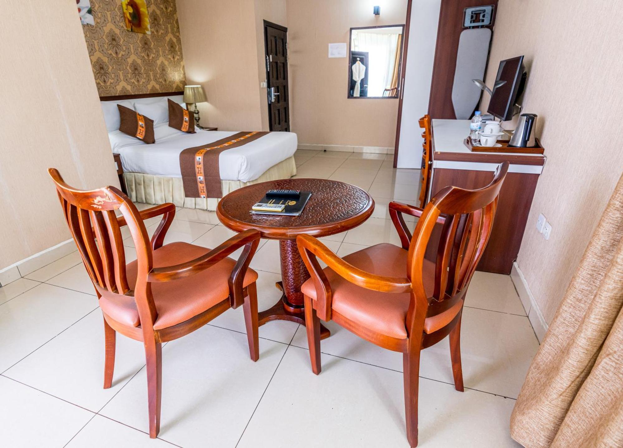 Lemigo Hotel Kigali Buitenkant foto